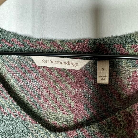 SOFT SURROUNDINGS Perfect Plaid V-Neck Sweater in Small - Picture 2 of 6